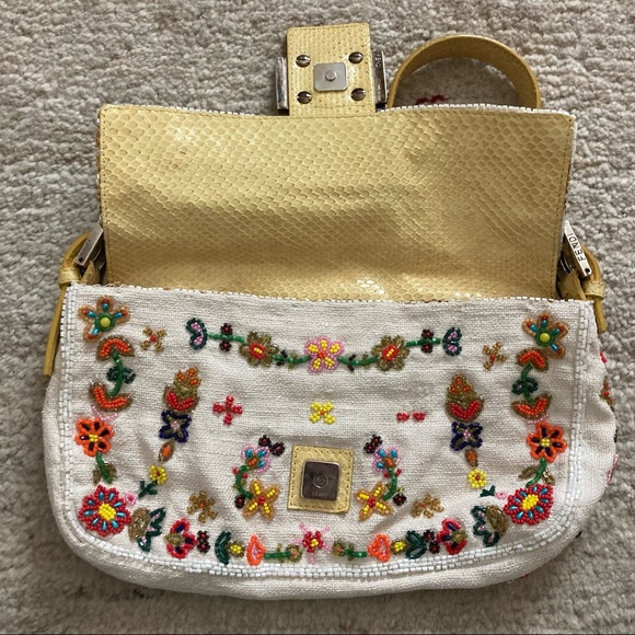 🚫SOLD🚫 AUTH FENDI BEADED COTTON LINEN SNAKE BAGUETTE BAG SEX & THE CITY!! - Picture 3 of 16